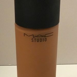 MAC studio Water-weight Spf30 Foundation NC45 Full